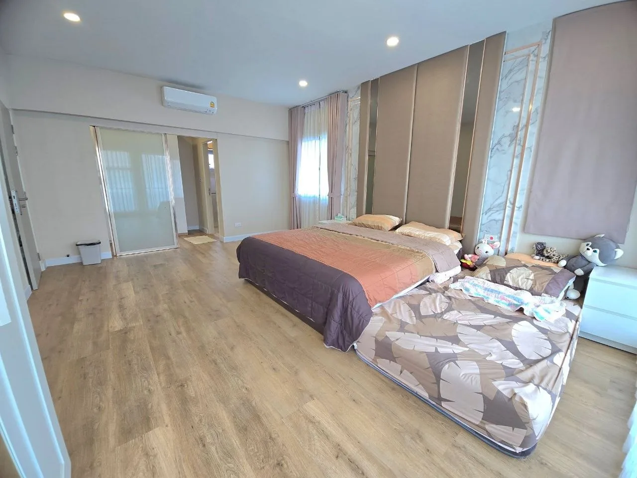 4 bedroom house for rent in Krungthep Kreetha Bangkok - swimming pool and building amenities