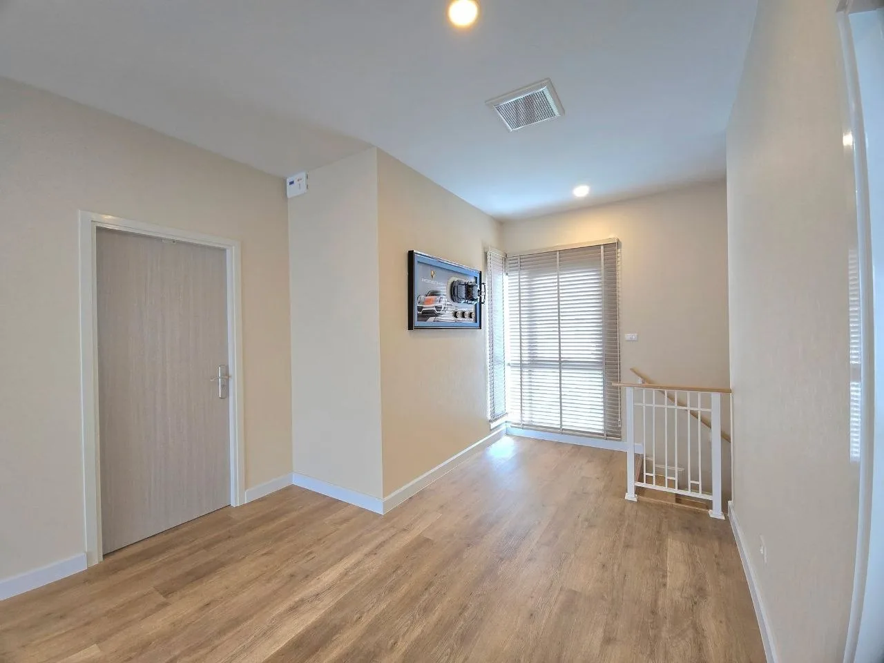 4 bedroom house for rent in Krungthep Kreetha Bangkok - balcony perspective