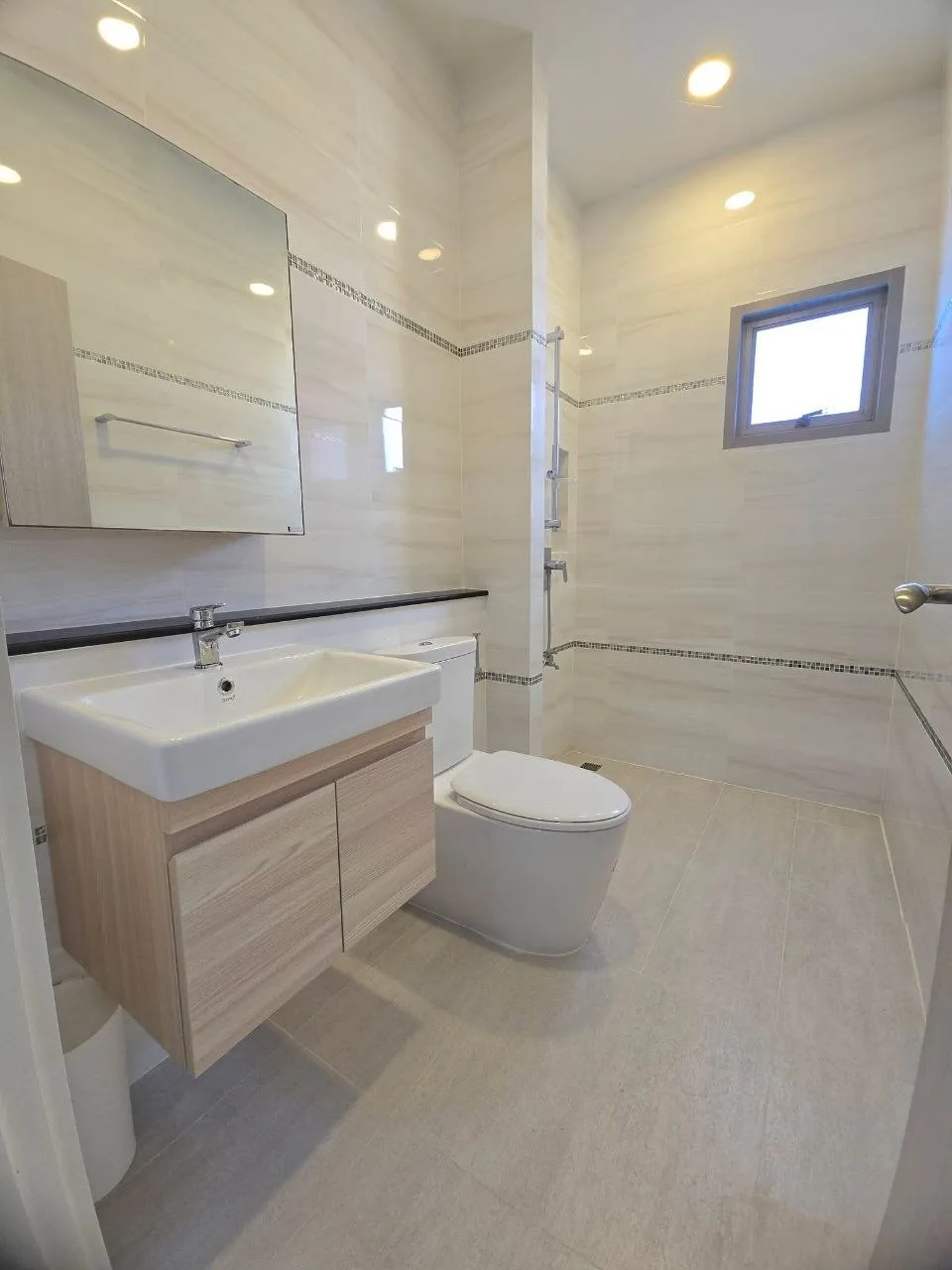 4 bedroom house for rent in Krungthep Kreetha Bangkok - master bedroom interior