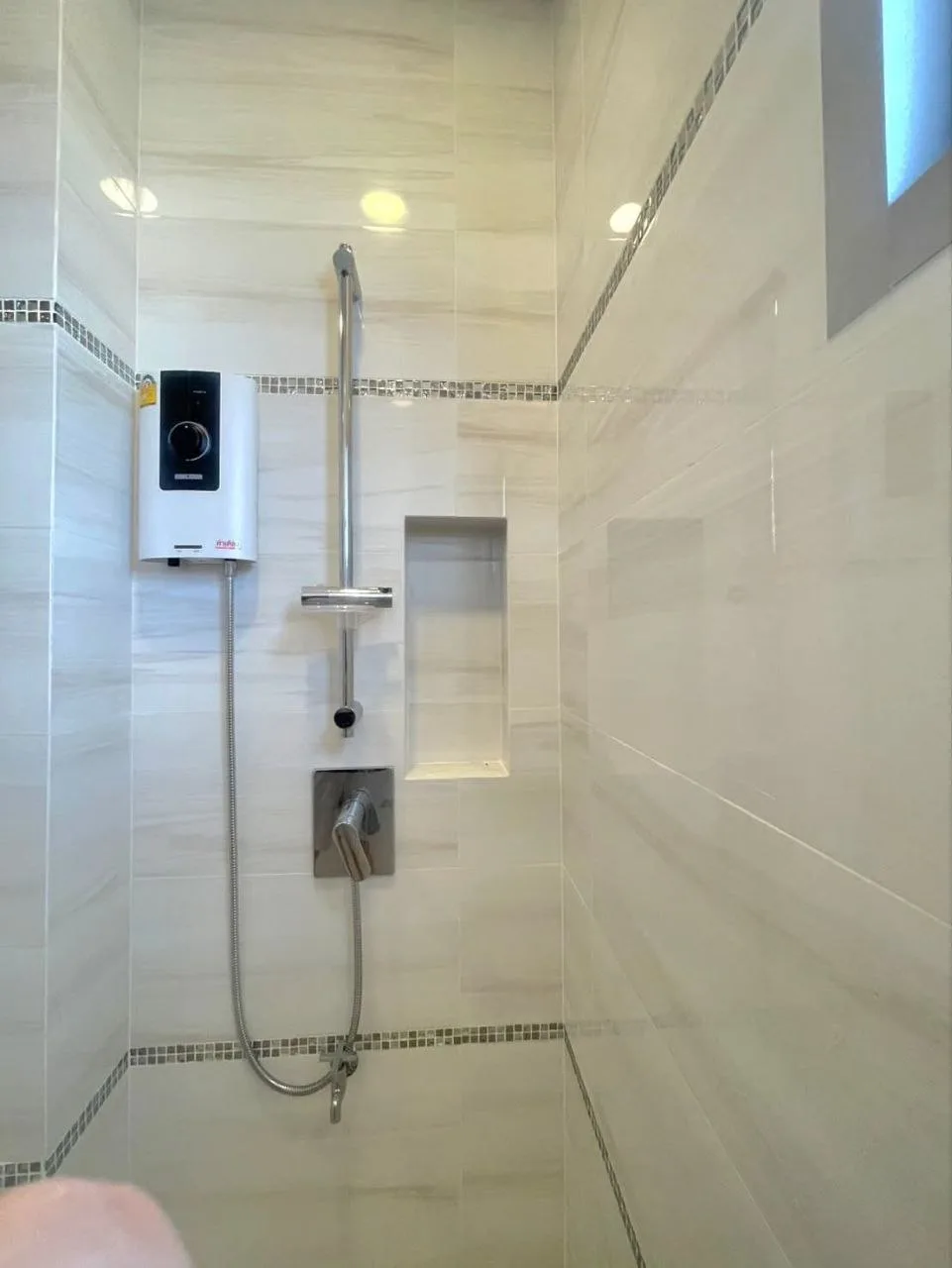 4 bedroom house for rent in Krungthep Kreetha Bangkok - bathroom and modern finishes