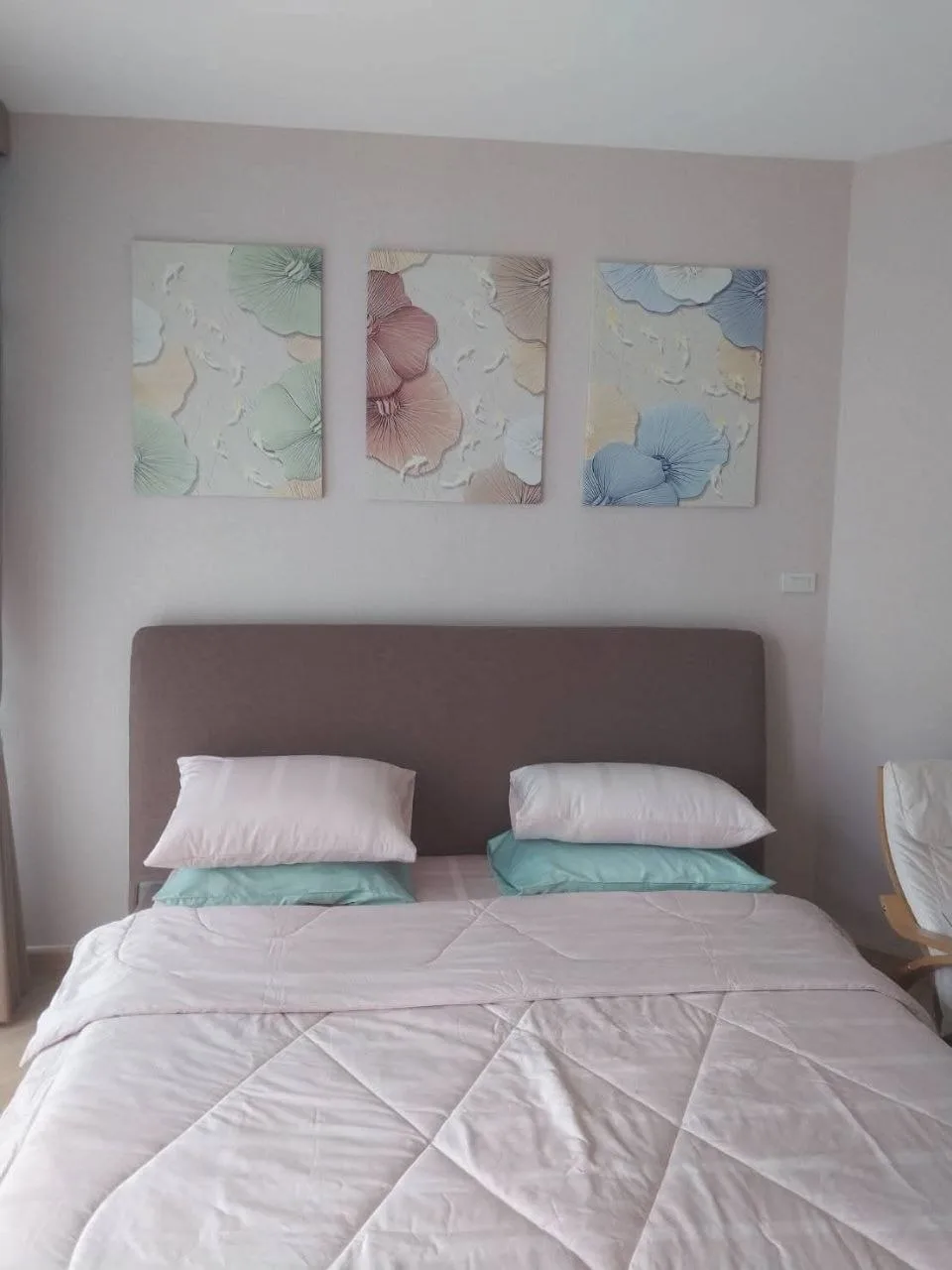 3 bedroom condo for rent in Charoen Nakhon Bangkok - master bedroom interior