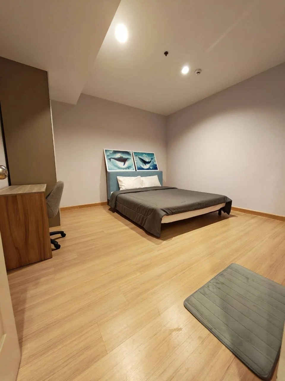3 bedroom condo for rent in Charoen Nakhon Bangkok - swimming pool and building amenities