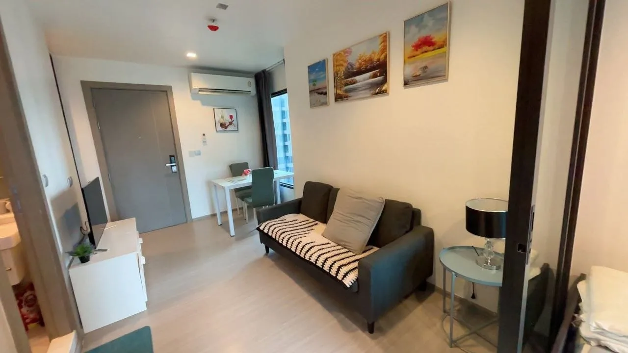 2 bedroom condo for rent in Rama 9 Bangkok - kitchen and dining area