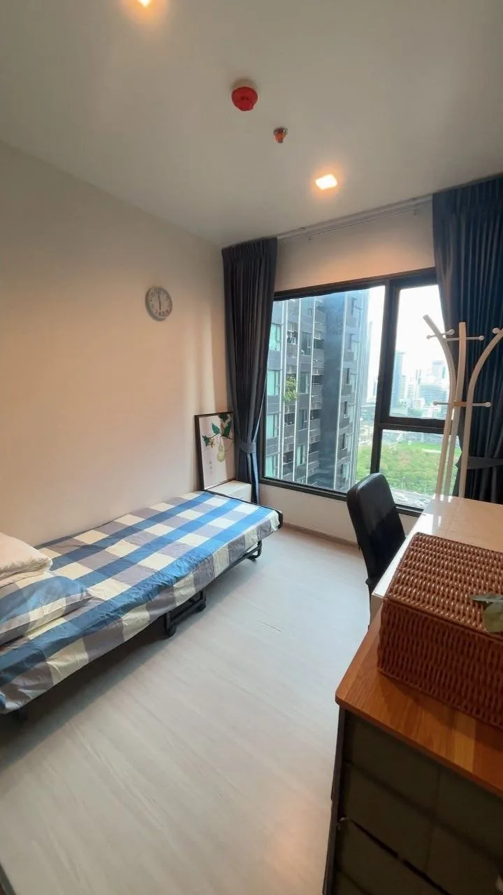 2 bedroom condo for rent in Rama 9 Bangkok - bathroom and modern finishes