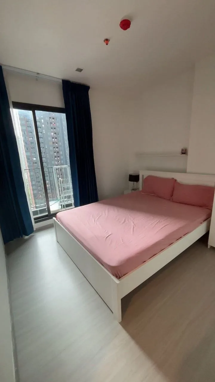 2 bedroom condo for rent in Rama 9 Bangkok - swimming pool and building amenities