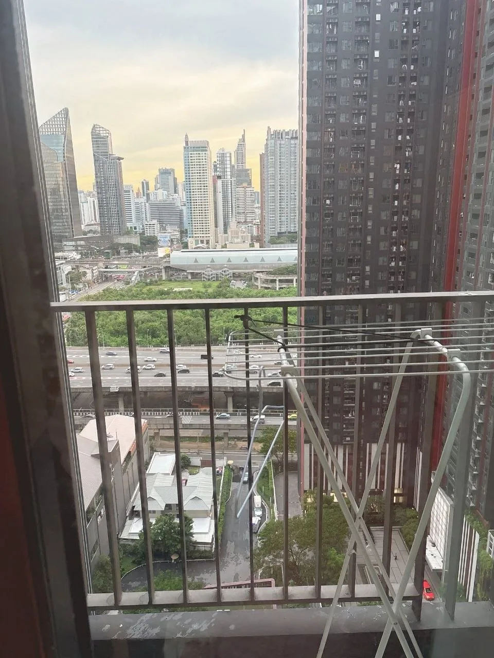 2 bedroom condo for rent in Rama 9 Bangkok - balcony perspective