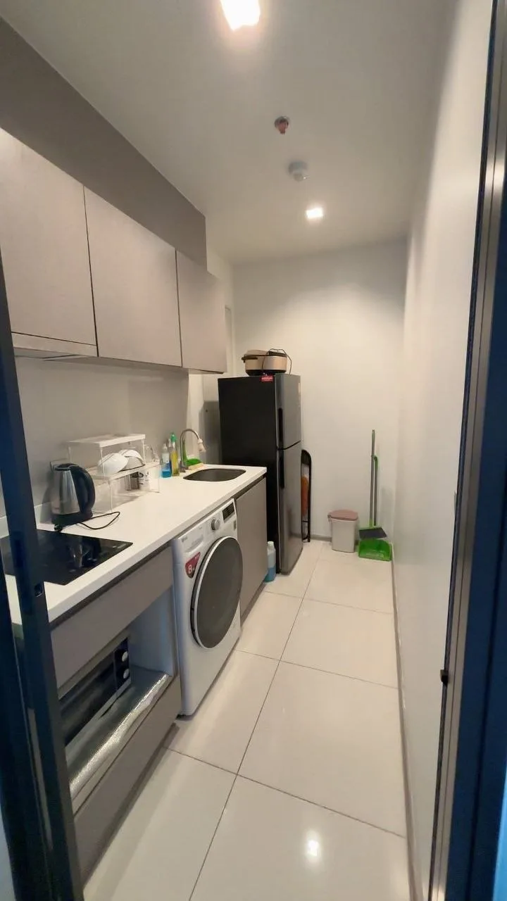 2 bedroom condo for rent in Rama 9 Bangkok - living room view