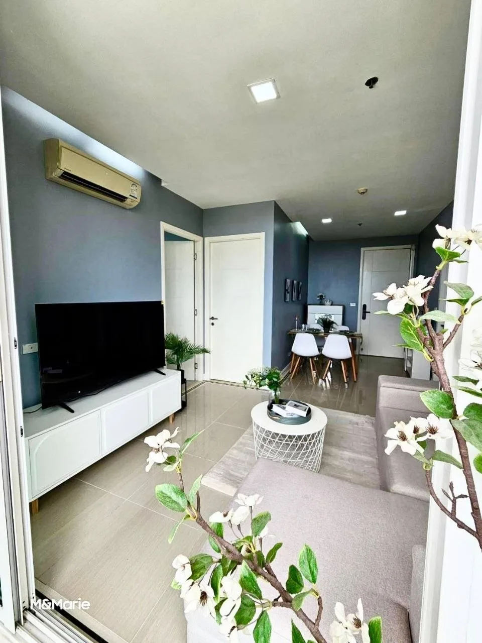 2 bedroom condo for sale in Rama 9 Bangkok - master bedroom interior