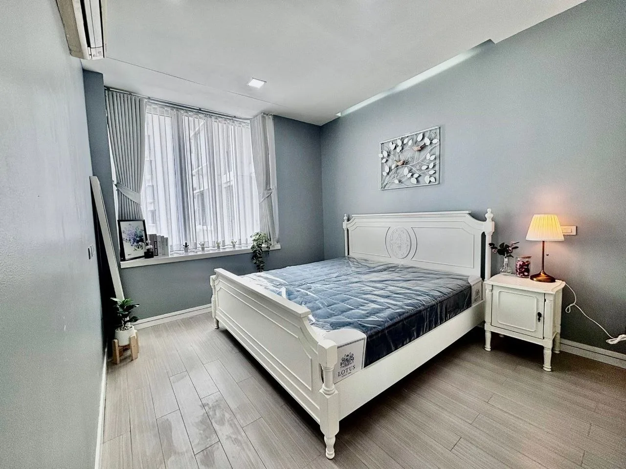 2 bedroom condo for sale in Rama 9 Bangkok - living room view