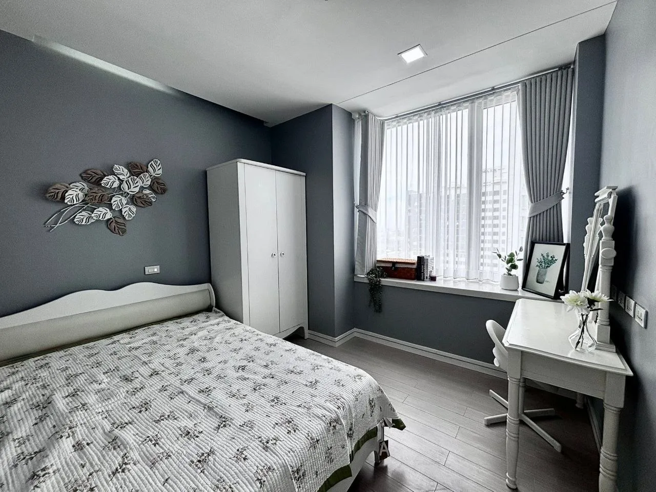 2 bedroom condo for sale in Rama 9 Bangkok - bathroom and modern finishes