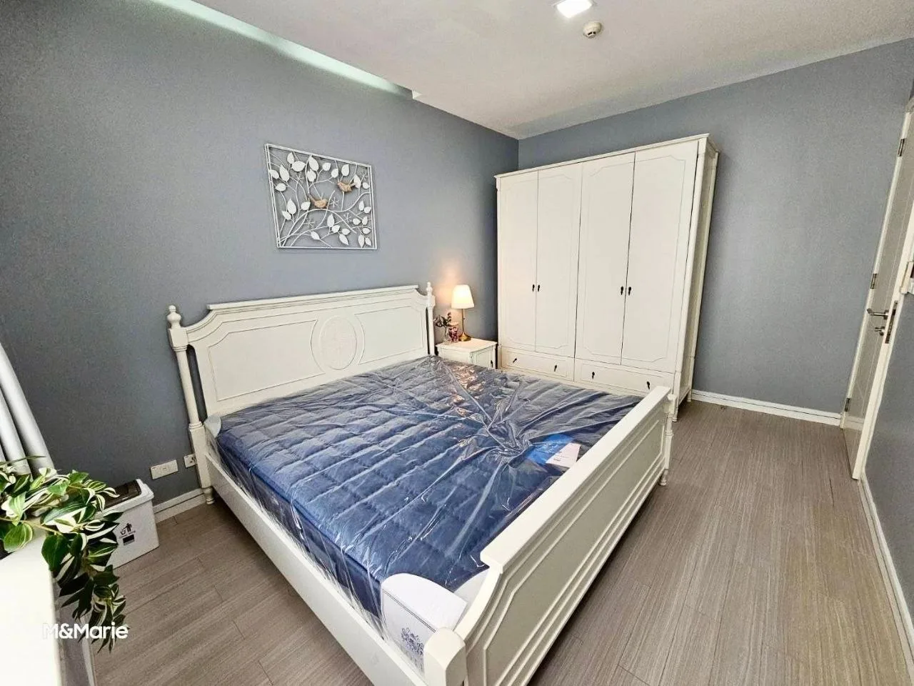 2 bedroom condo for sale in Rama 9 Bangkok - swimming pool and building amenities