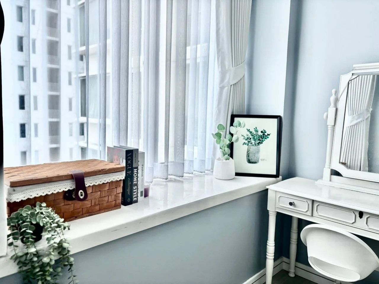2 bedroom condo for sale in Rama 9 Bangkok - living room view