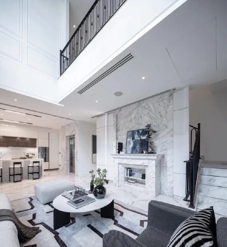 4 bedroom house for sale in Ekkamai Bangkok - kitchen and dining area