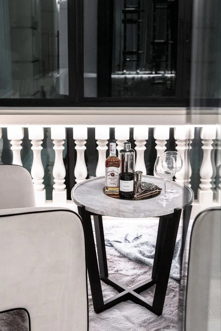 4 bedroom house for sale in Ekkamai Bangkok - kitchen and dining area