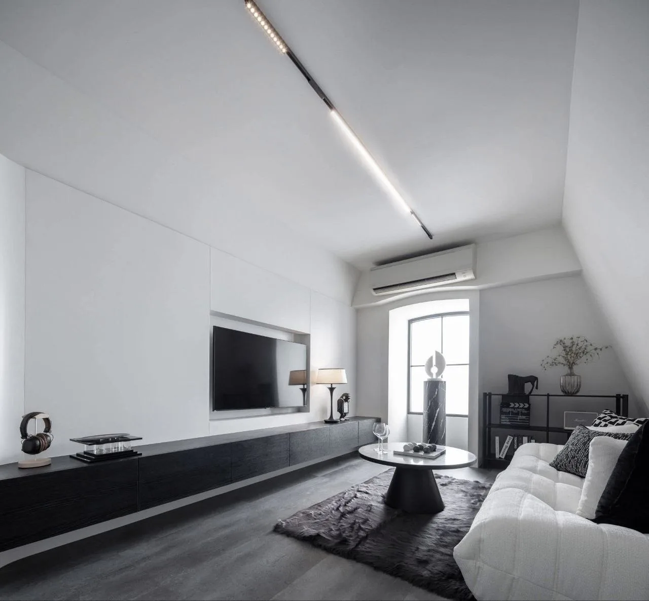 4 bedroom house for sale in Ekkamai Bangkok - bathroom and modern finishes