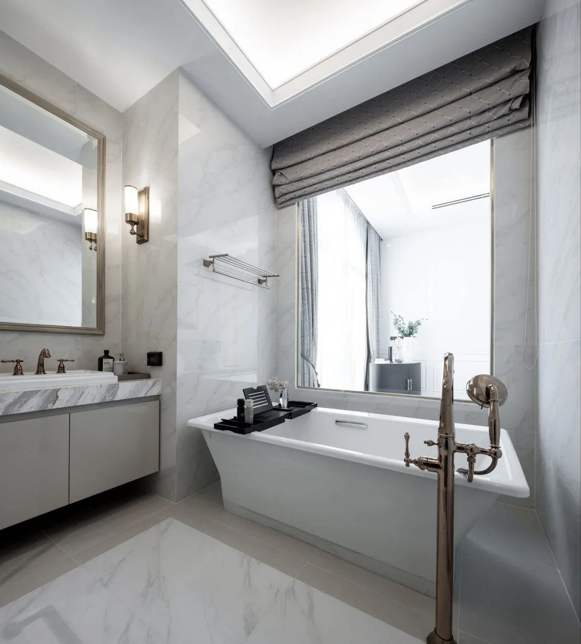 4 bedroom house for sale in Ekkamai Bangkok - living room view
