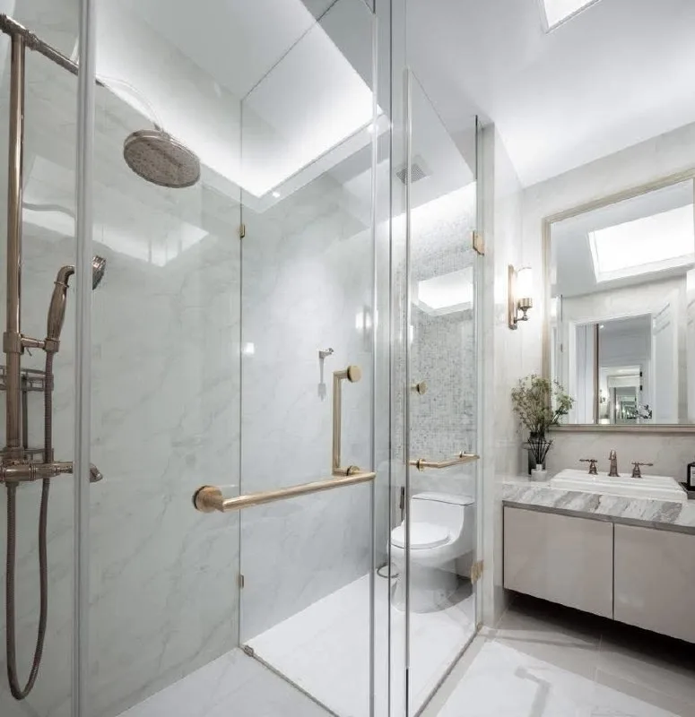 4 bedroom house for sale in Ekkamai Bangkok - kitchen and dining area