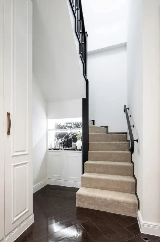 4 bedroom house for sale in Ekkamai Bangkok - master bedroom interior