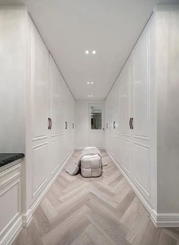 4 bedroom house for sale in Ekkamai Bangkok - swimming pool and building amenities