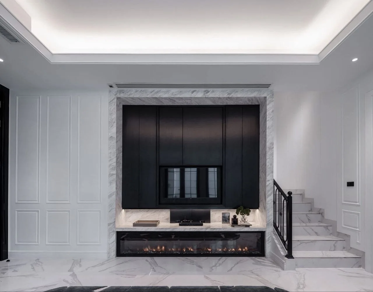 4 bedroom house for sale in Ekkamai Bangkok - living room view