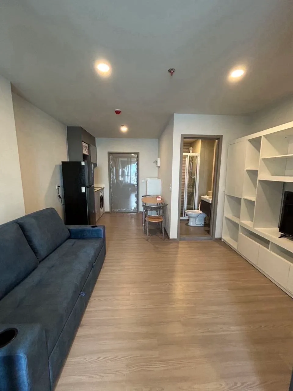 1 bedroom condo for rent in Sukhumvit Bangkok - kitchen and dining area
