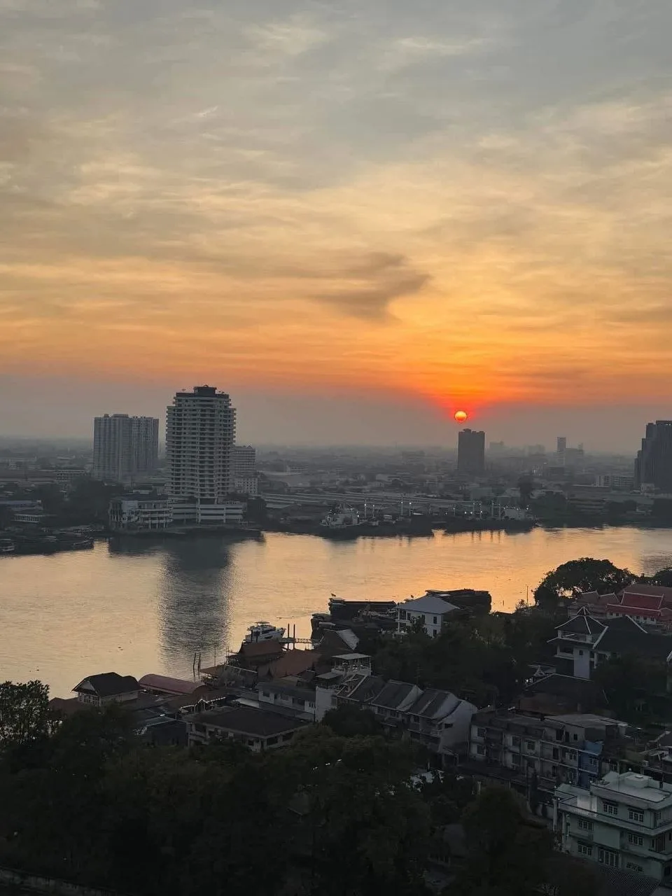 1 bedroom condo for rent in Rama 3 Bangkok - kitchen and dining area