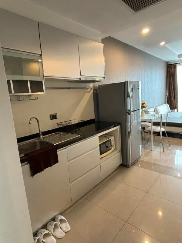 1 bedroom condo for rent in Rama 9 Bangkok - bathroom and modern finishes