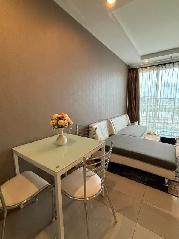 1 bedroom condo for rent in Rama 9 Bangkok - swimming pool and building amenities