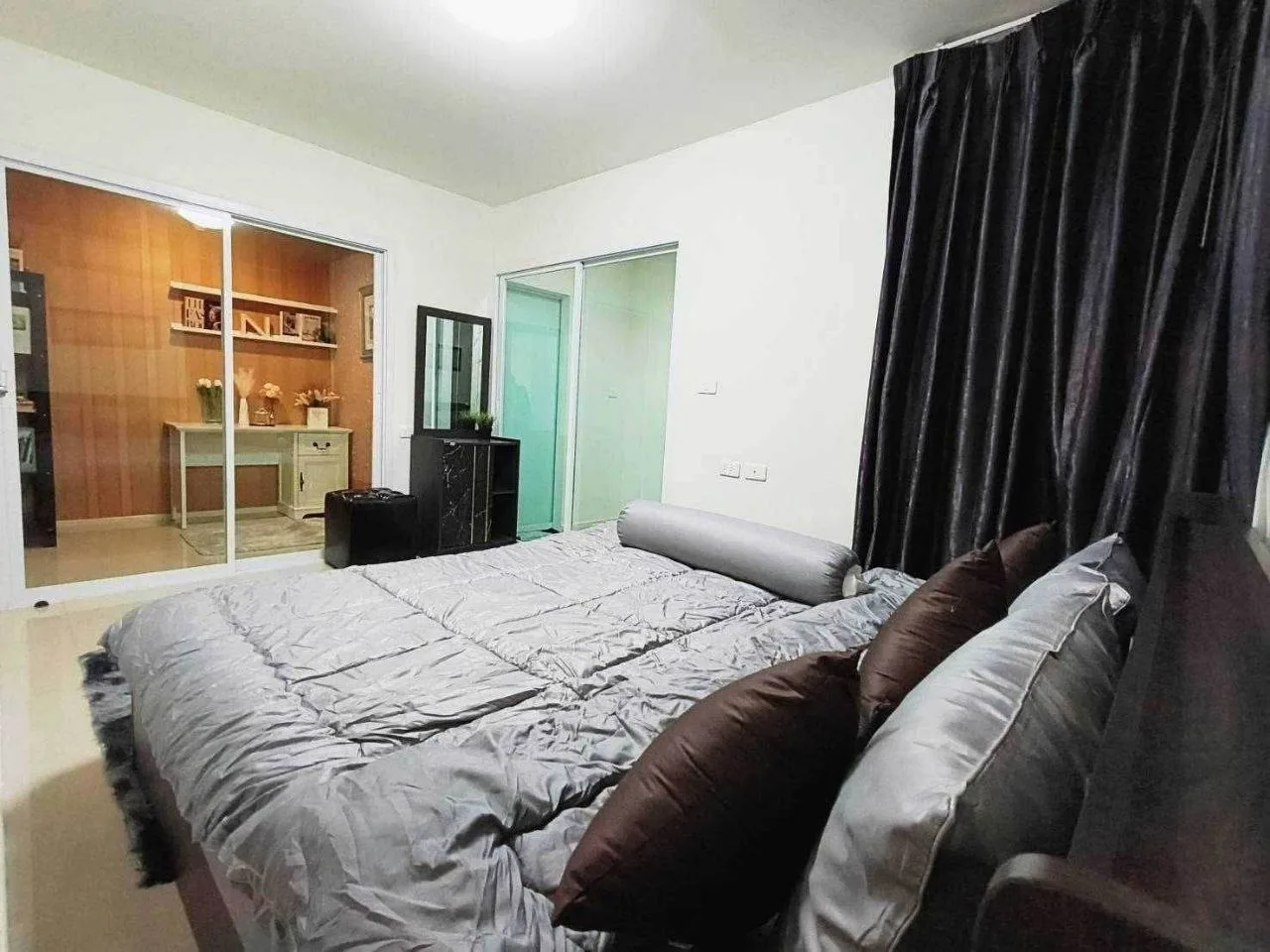 2 bedroom condo for rent in Ari Bangkok - master bedroom interior
