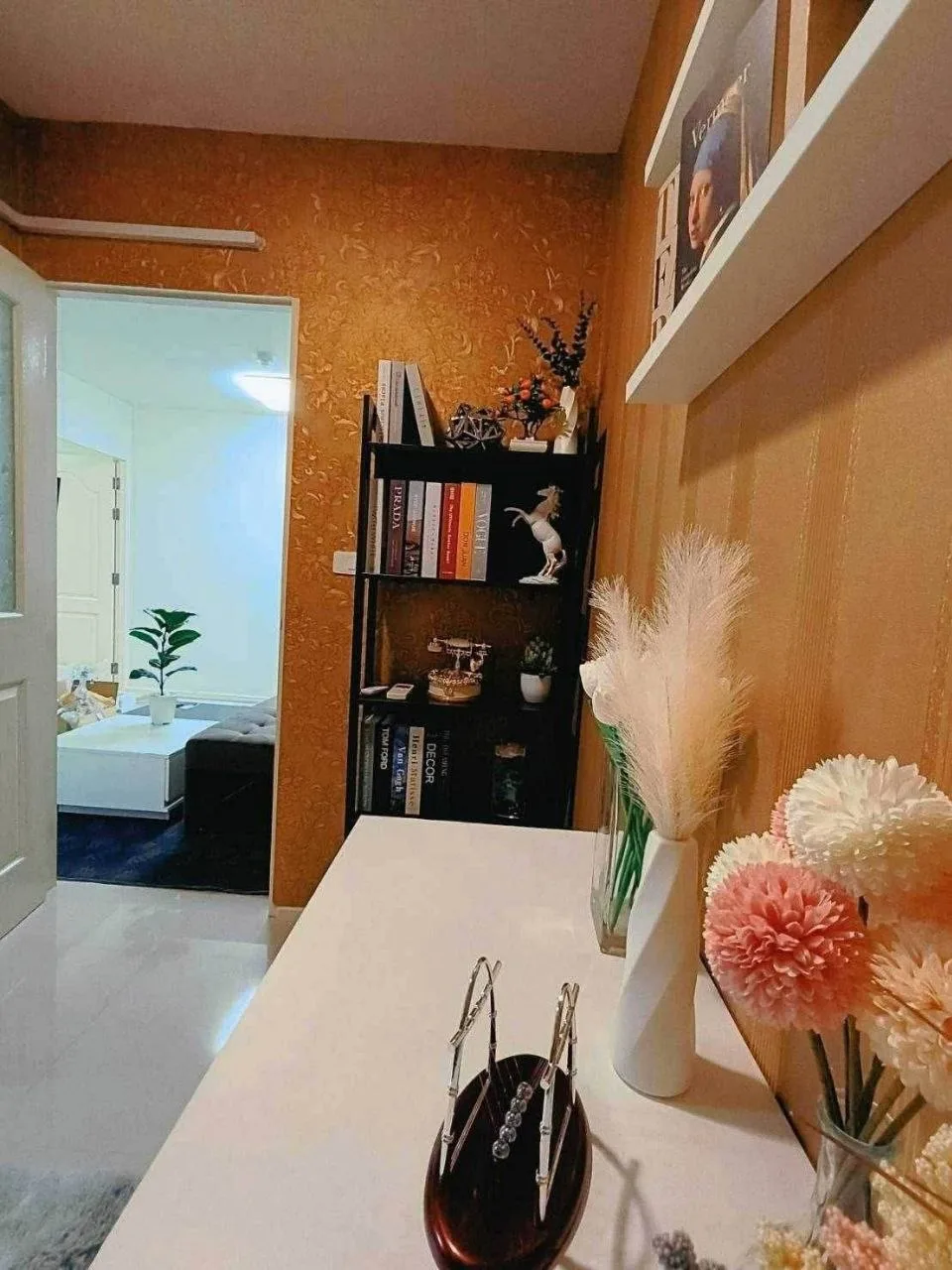 2 bedroom condo for rent in Ari Bangkok - living room view