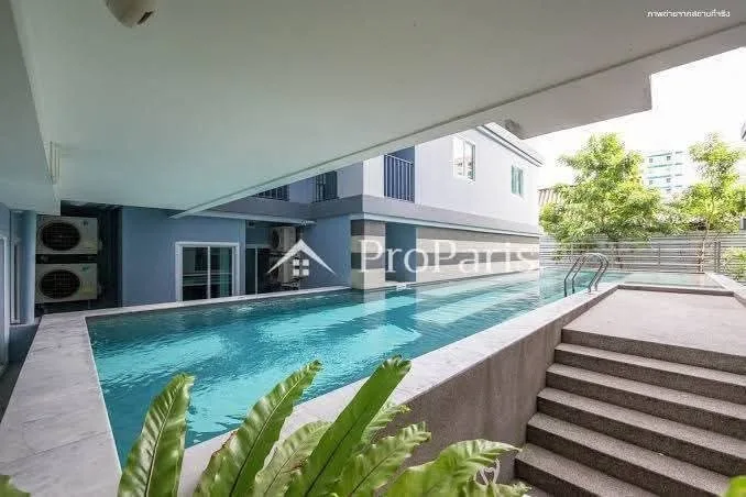 2 bedroom condo for rent in Ari Bangkok - swimming pool and building amenities