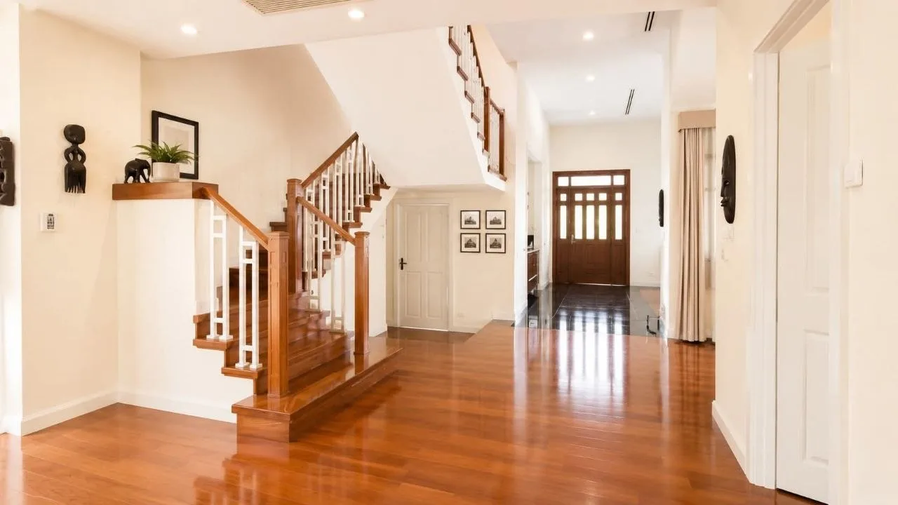 4 bedroom house for rent in Sukhumvit Bangkok - living room view