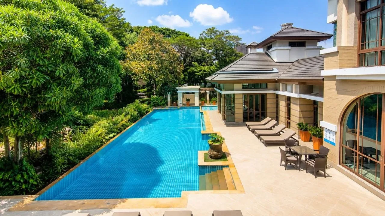 4 bedroom house for rent in Sukhumvit Bangkok - bathroom and modern finishes