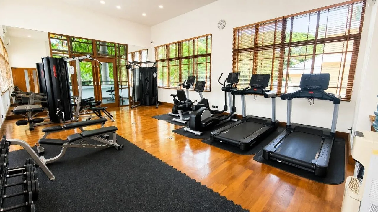4 bedroom house for rent in Sukhumvit Bangkok - swimming pool and building amenities