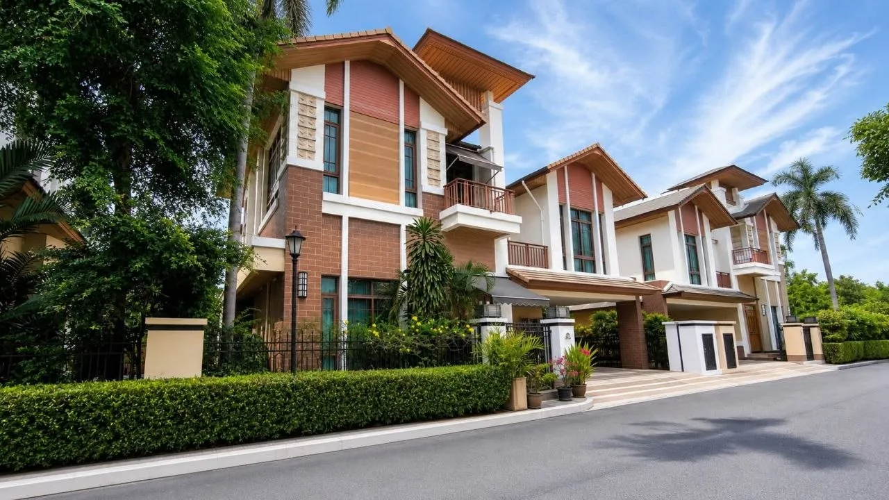 4 bedroom house for rent in Sukhumvit Bangkok - balcony perspective