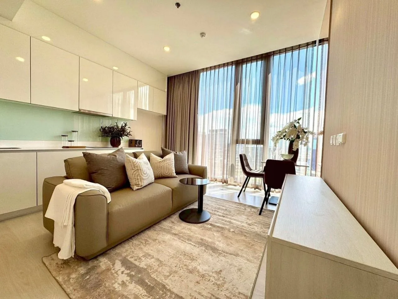 2 bedroom condo for rent in Ratchayothin Bangkok - living room view