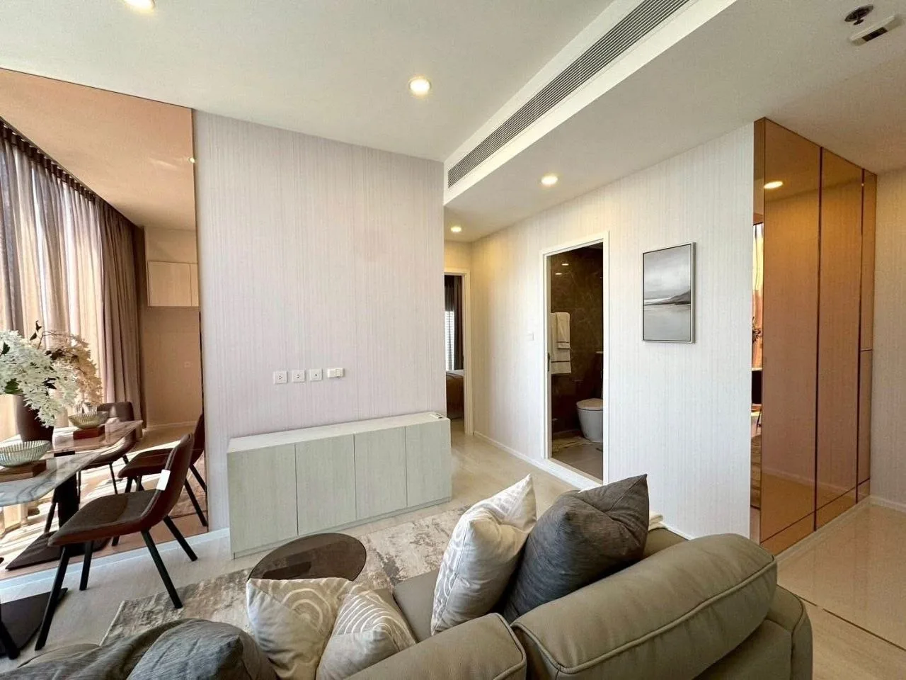 2 bedroom condo for rent in Ratchayothin Bangkok - bathroom and modern finishes