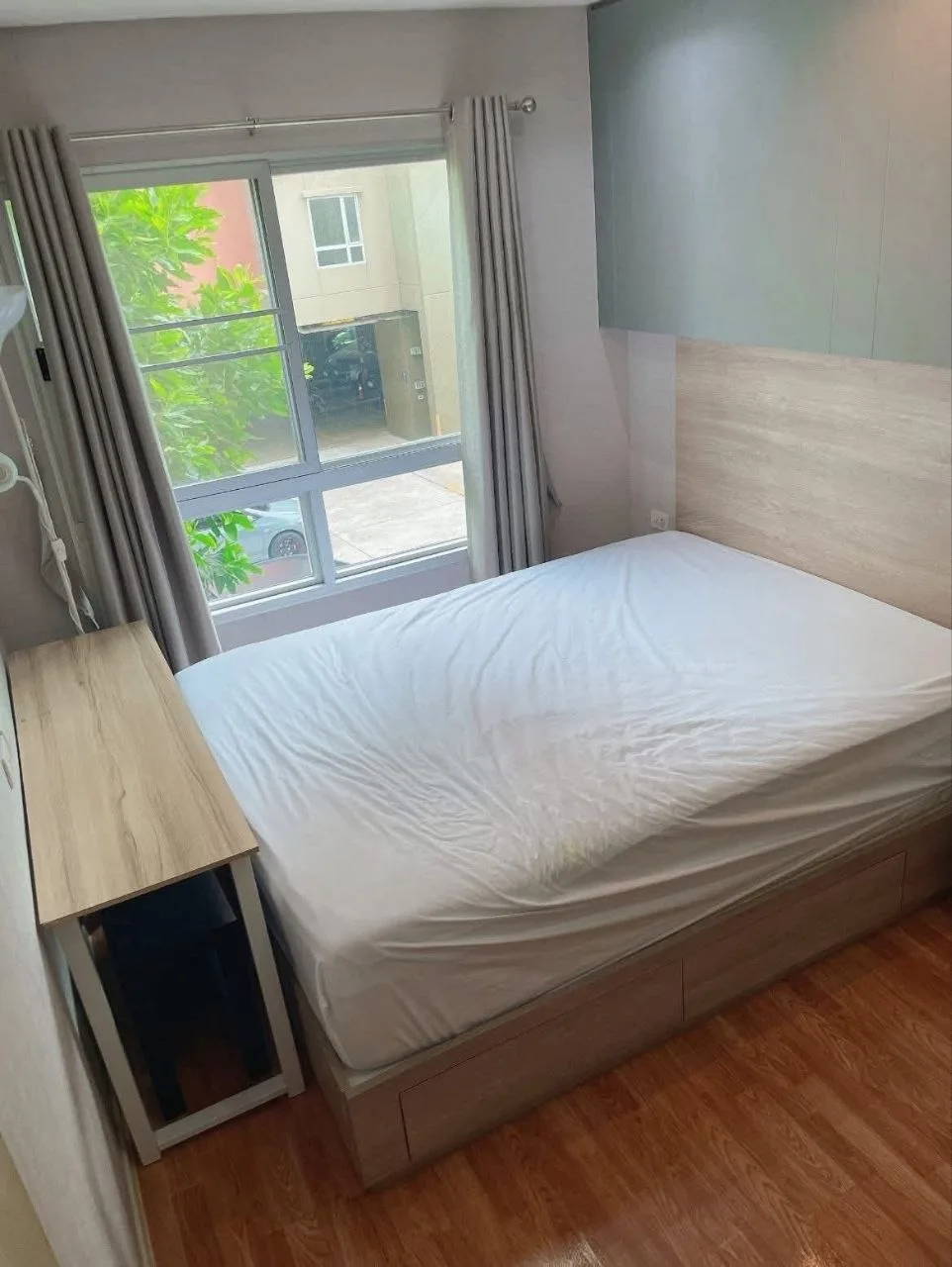 2 bedroom condo for sale in Ari Bangkok - kitchen and dining area