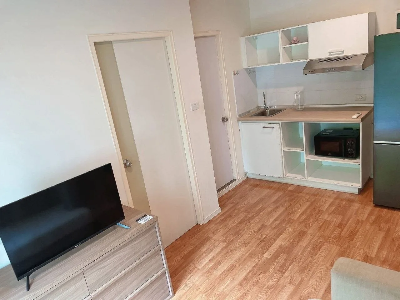 2 bedroom condo for sale in Ari Bangkok - swimming pool and building amenities