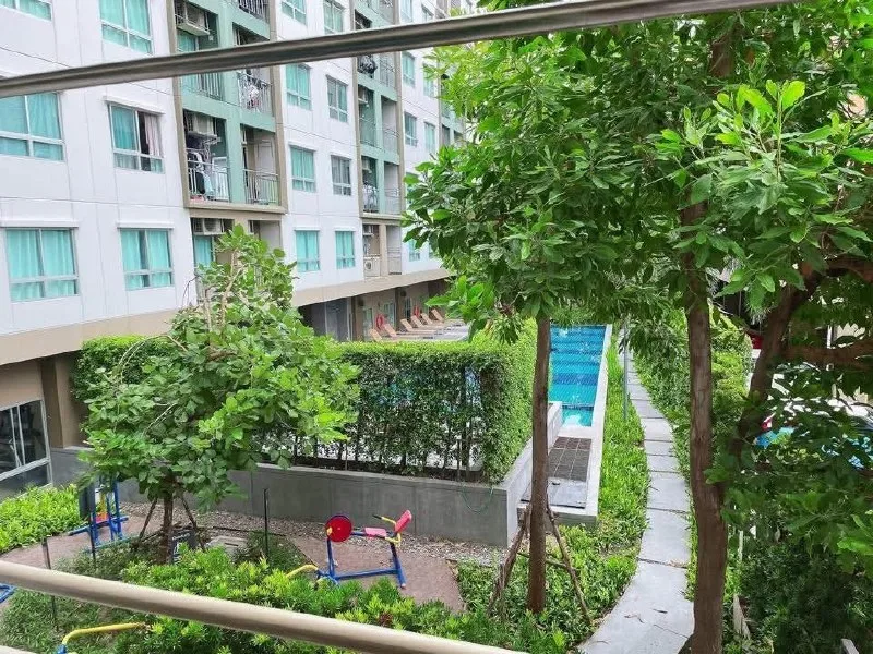 2 bedroom condo for sale in Ari Bangkok - swimming pool and building amenities
