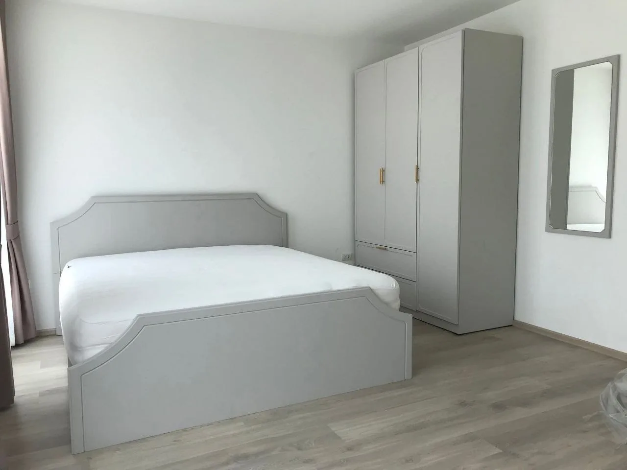 2 bedroom house for rent in Bang Na Bangkok - swimming pool and building amenities