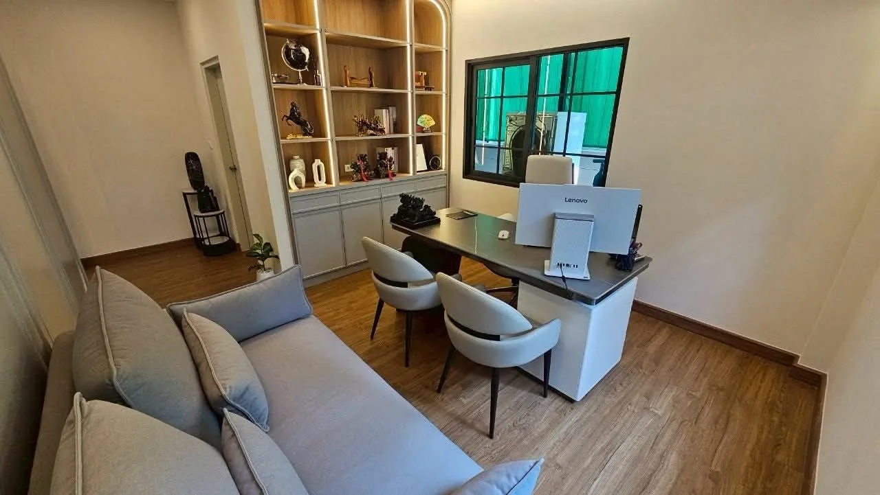 4 bedroom house for rent in Bang Na Bangkok - master bedroom interior