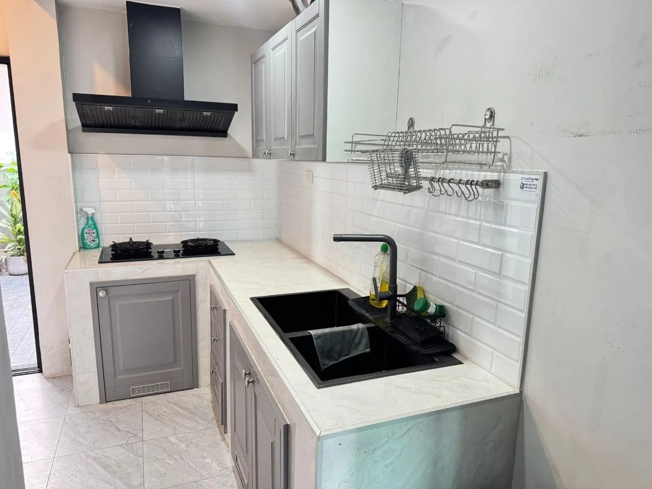 4 bedroom house for rent in Bang Na Bangkok - bathroom and modern finishes