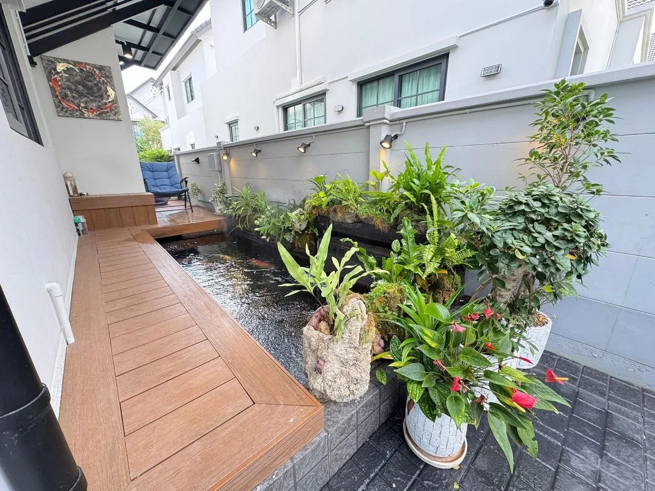 4 bedroom house for rent in Bang Na Bangkok - swimming pool and building amenities