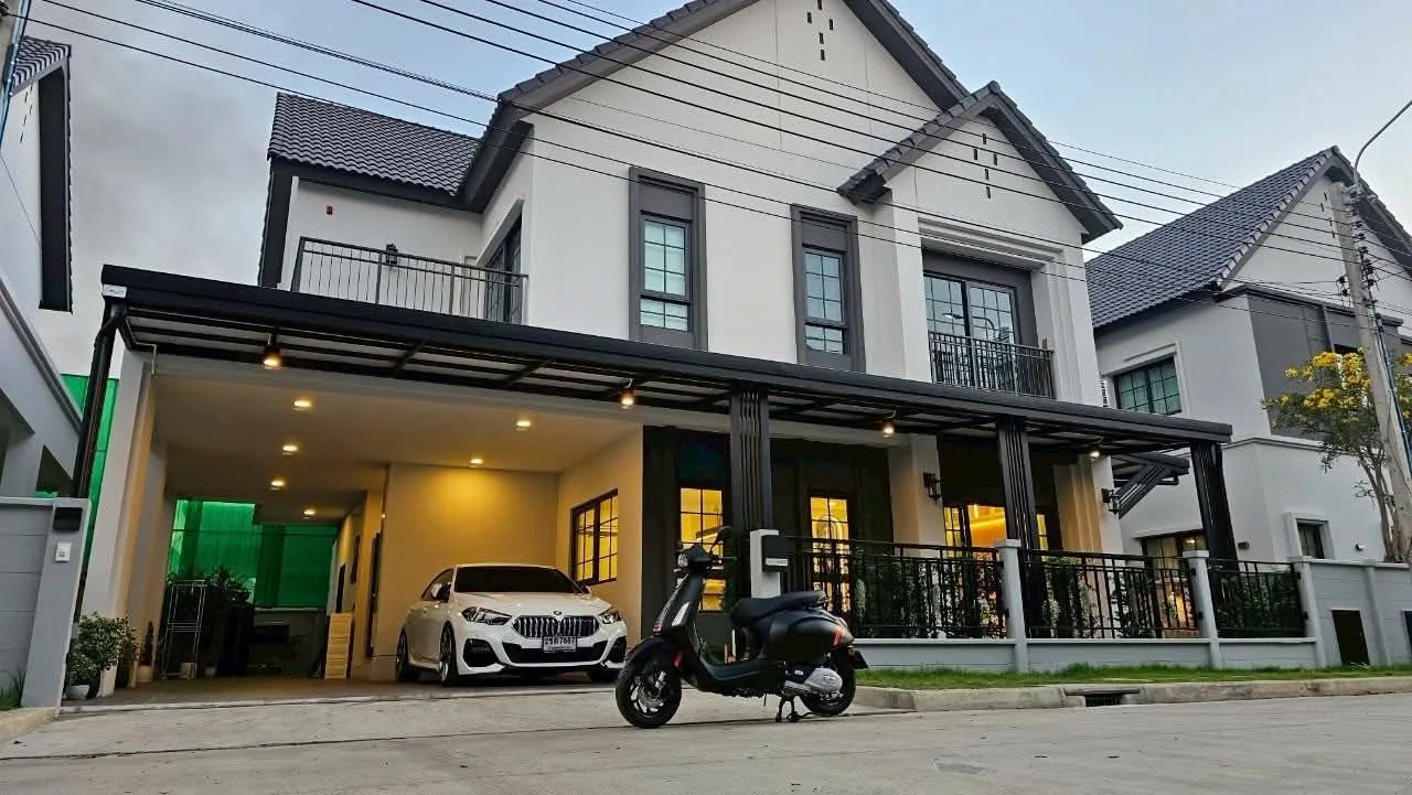 4 bedroom house for rent in Bang Na Bangkok - balcony perspective