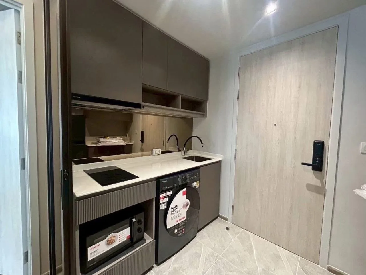 1 bedroom condo for rent in Thong Lo Bangkok - balcony perspective