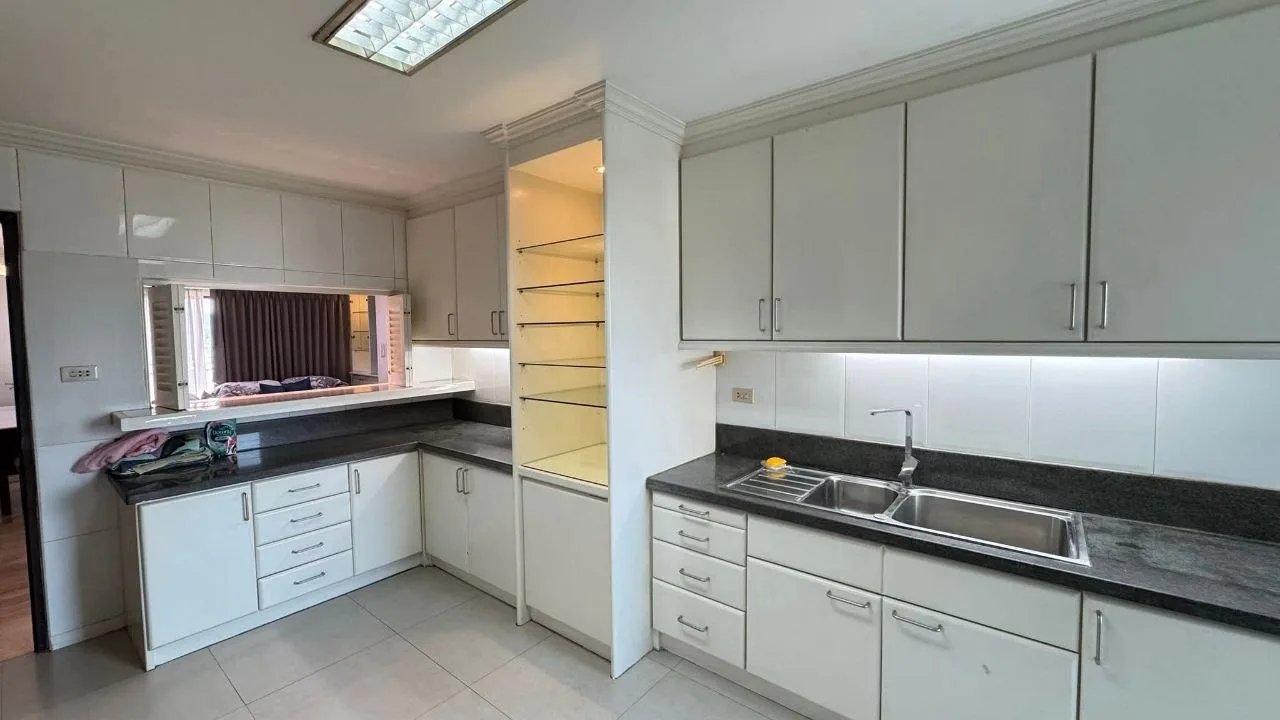 3 bedroom condo for rent in Sukhumvit Bangkok - balcony perspective