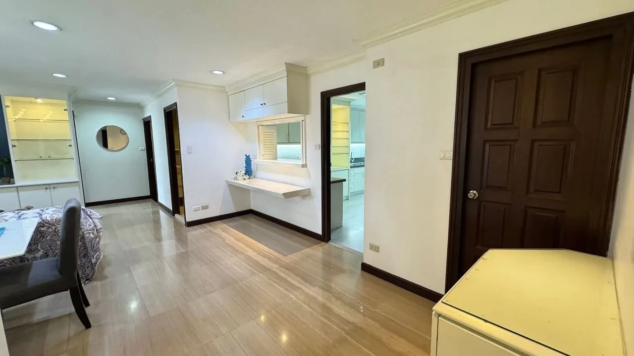 3 bedroom condo for rent in Sukhumvit Bangkok - living room view