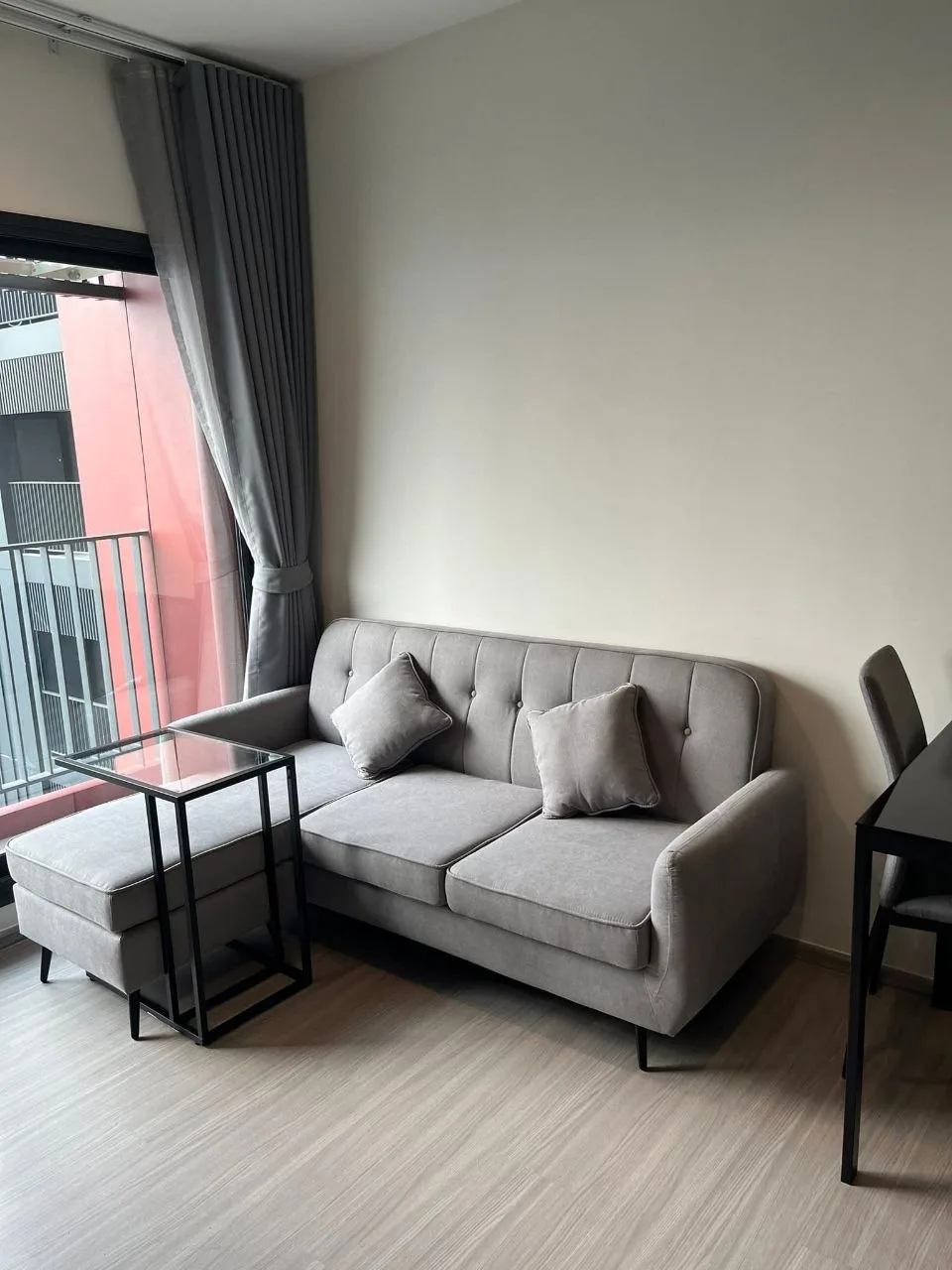 1 bedroom condo for rent in Rama 9 Bangkok - living room view