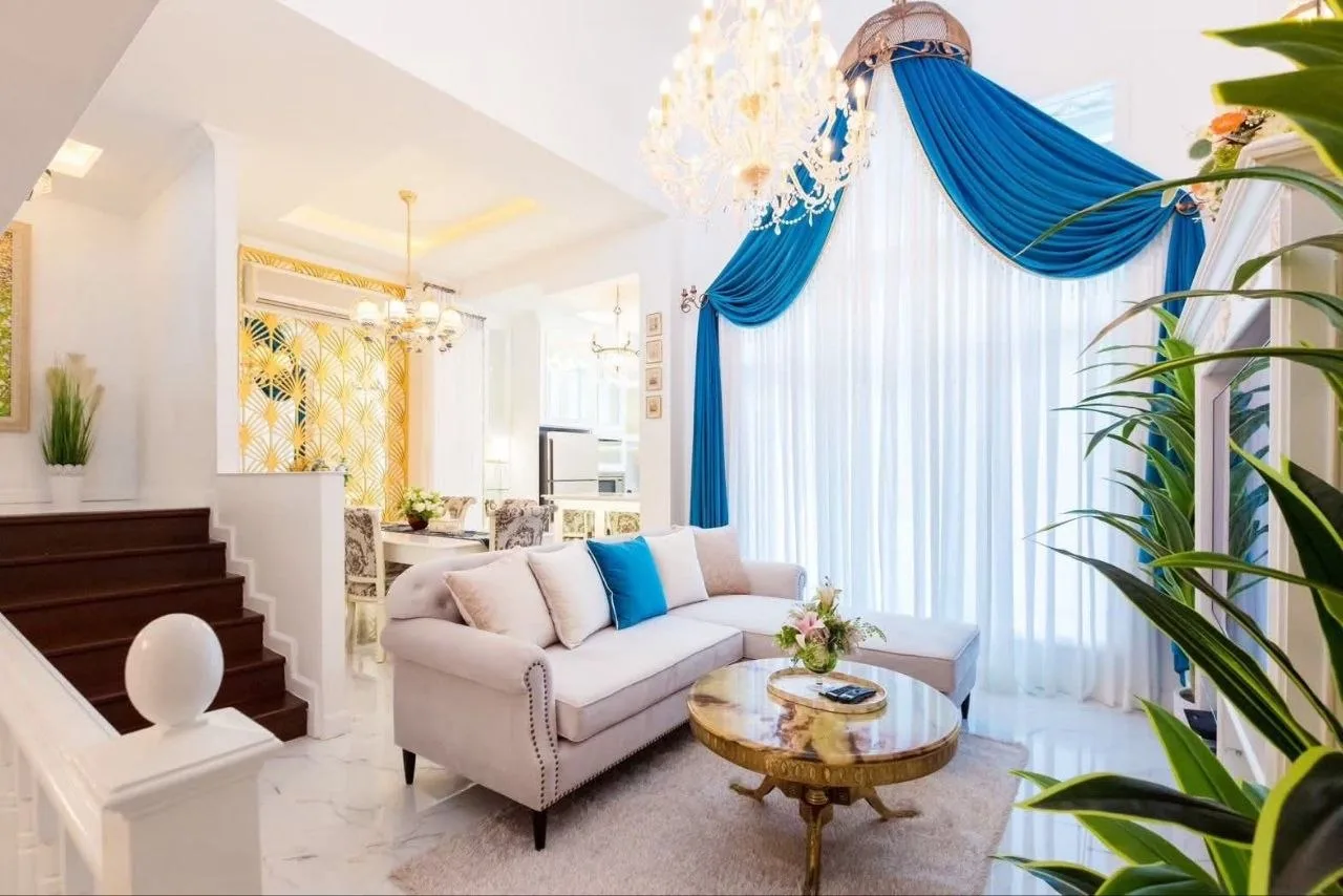 Luxury Townhome Near Crystal Park